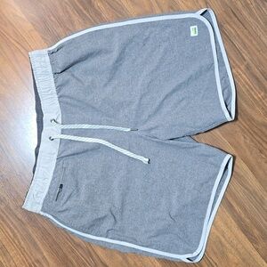 Vuori Banks Shorts - Gray Stripe